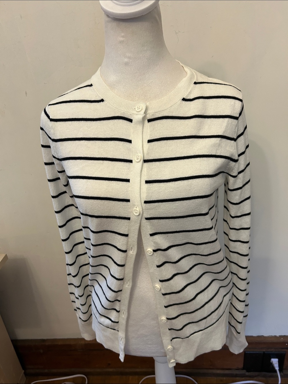 Gap Classic Black and White Striped Crewneck Cardigan Sweater Size XS EUC